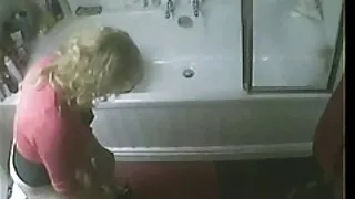 Purvinas Sušikti biure su sultingas mokytojas su dideliais zylės