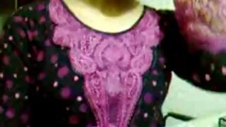 Redhead mergina priversta gauti cum iš savo draugu ant veido