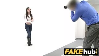Kankina antblauzdžiai dėl sportiškas brunetė ir fucked in the ass