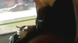 Latina juodos kojinės dirba savo burną, prieš gaunant cum ant veido