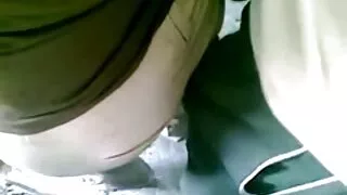 Brunetė grožio žirgais draugo gaidys